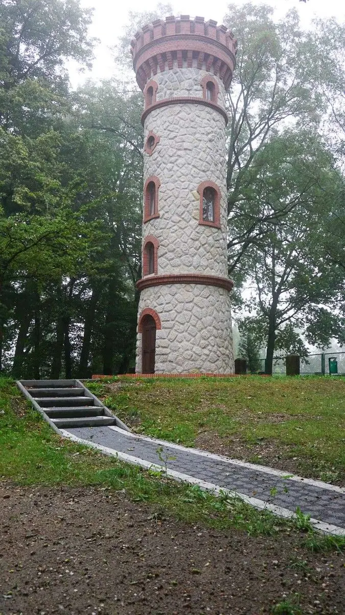 Wieża widokowa w Nowogrodźcu (powiat bolesławiecki) po renowacji