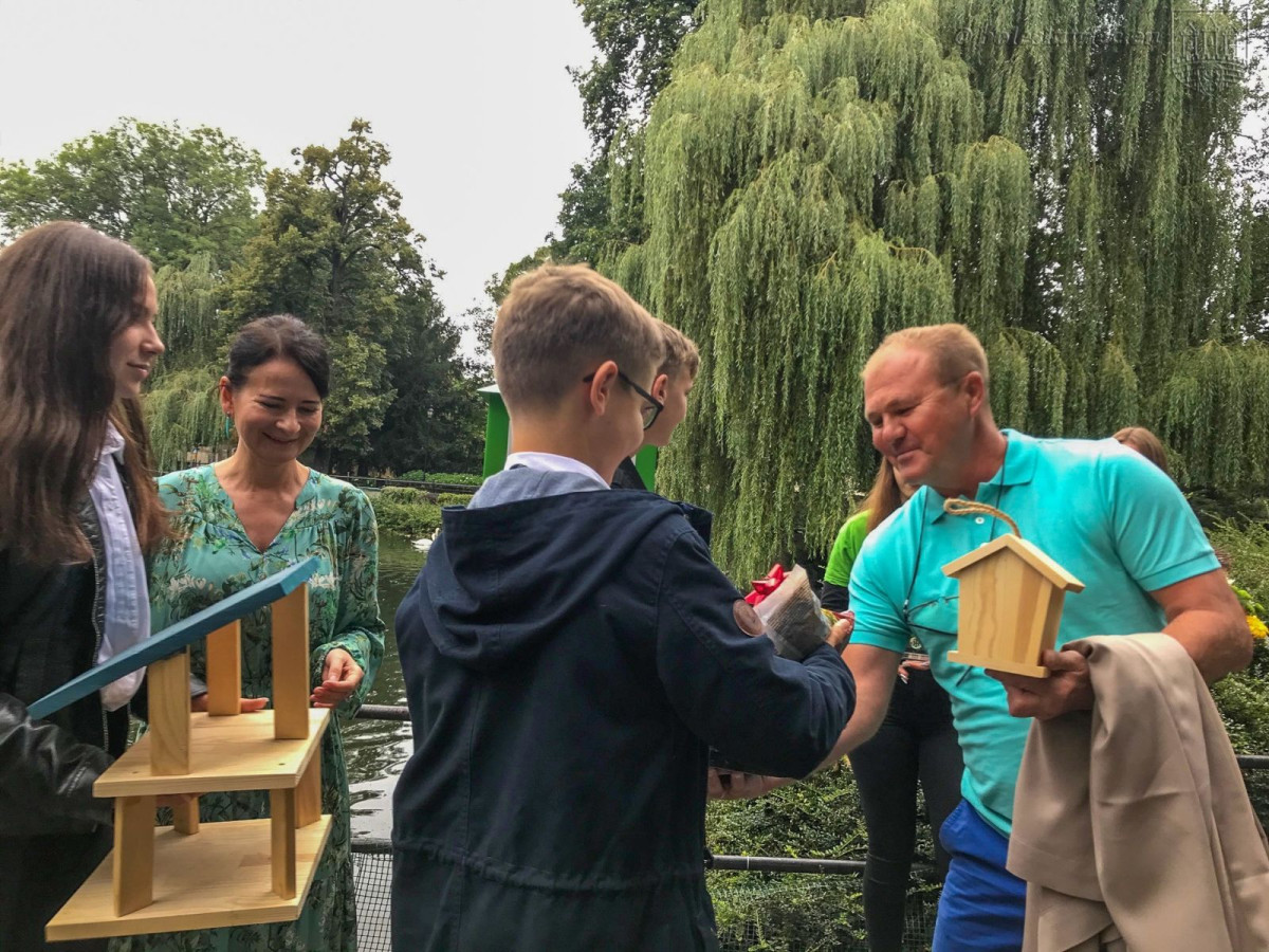 Kaczkomat przy stawie miejskim przy ul. Bankowej w Bolesławcu