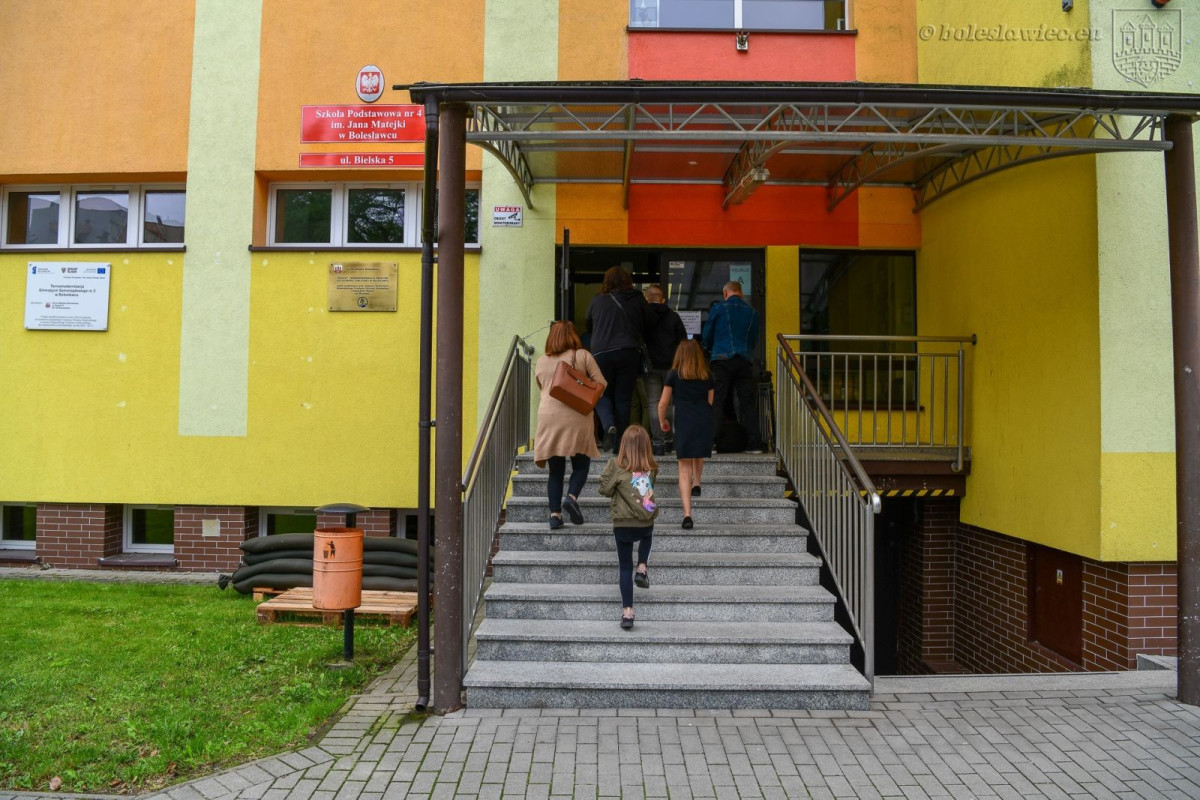 Rozpoczęcie roku szkolnego w SP nr 4 w Bolesławcu