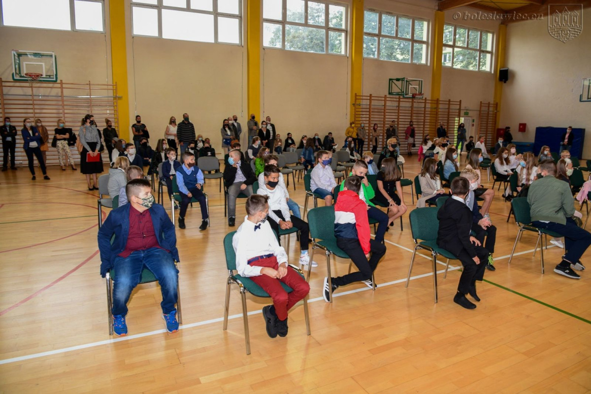 Rozpoczęcie roku szkolnego w SP nr 4 w Bolesławcu