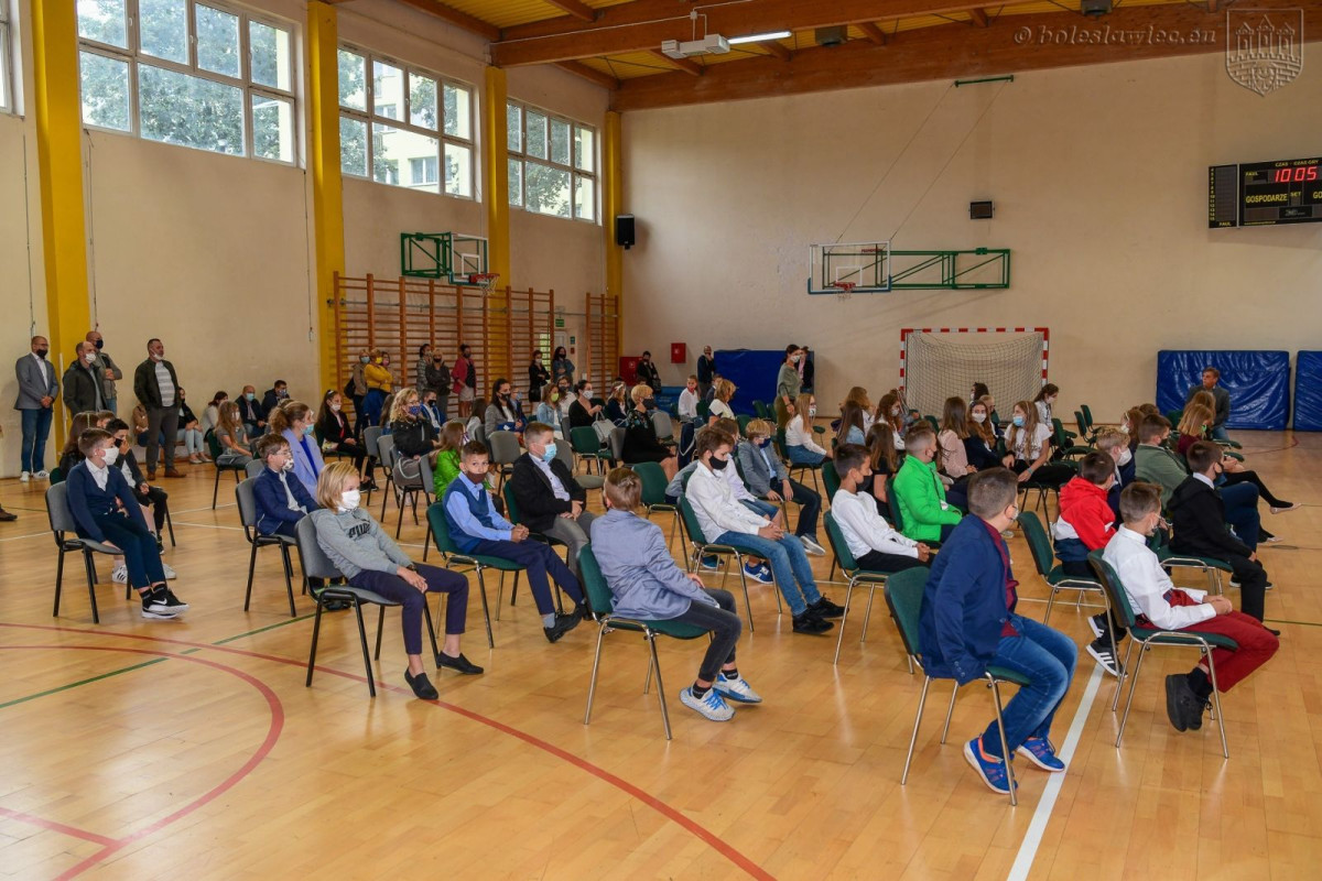 Rozpoczęcie roku szkolnego w SP nr 4 w Bolesławcu