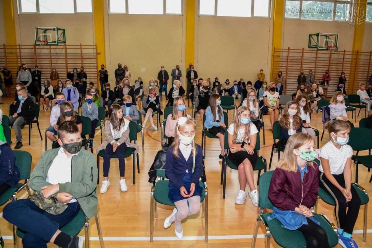 Rozpoczęcie roku szkolnego w SP nr 4 w Bolesławcu