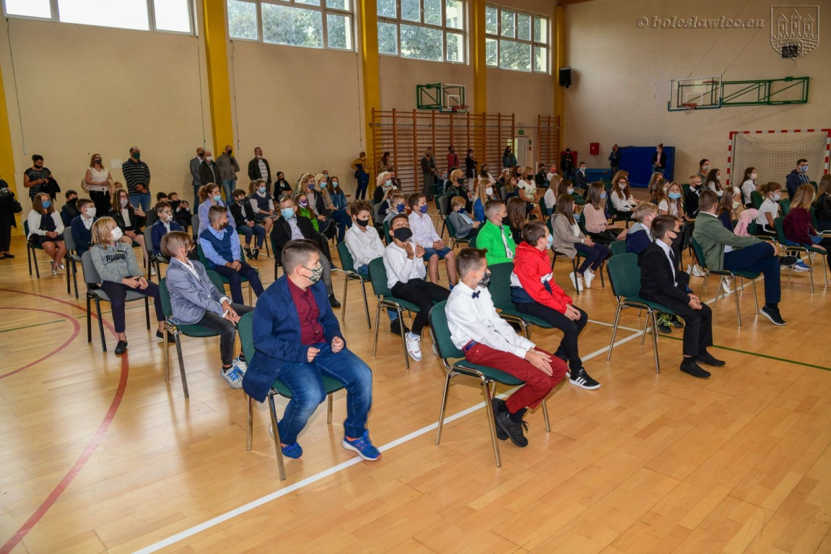 Rozpoczęcie roku szkolnego w SP nr 4 w Bolesławcu