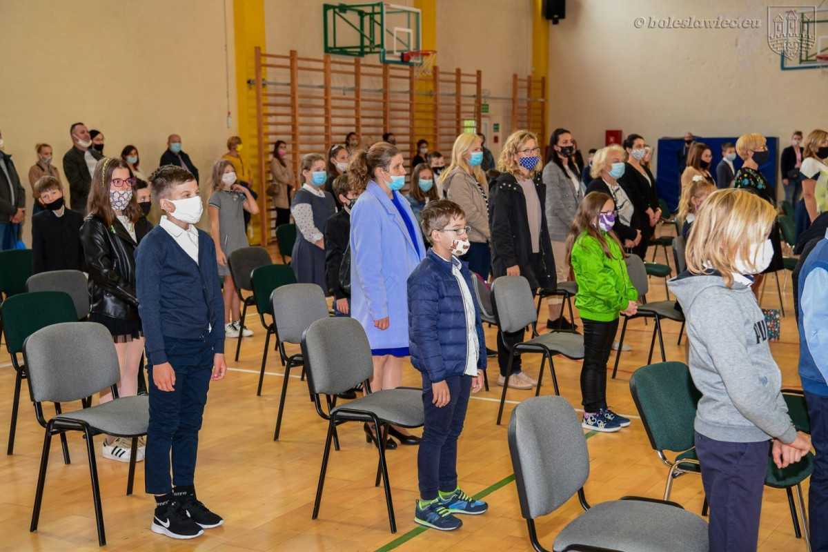 Rozpoczęcie roku szkolnego w SP nr 4 w Bolesławcu