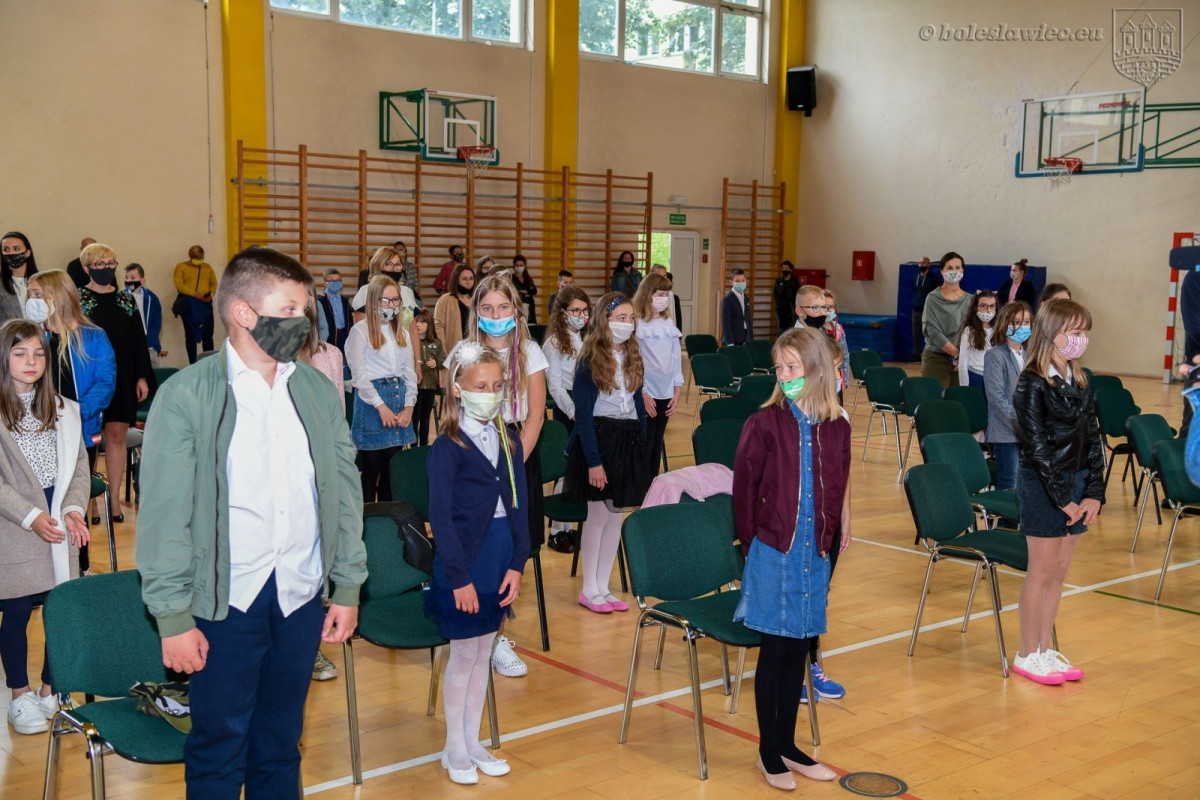 Rozpoczęcie roku szkolnego w SP nr 4 w Bolesławcu