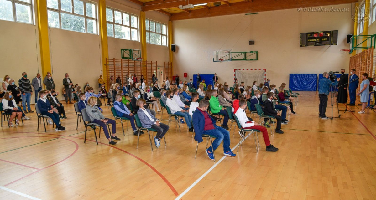 Rozpoczęcie roku szkolnego w SP nr 4 w Bolesławcu