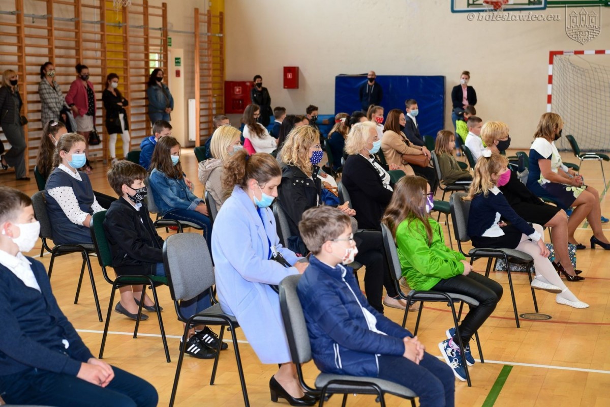 Rozpoczęcie roku szkolnego w SP nr 4 w Bolesławcu