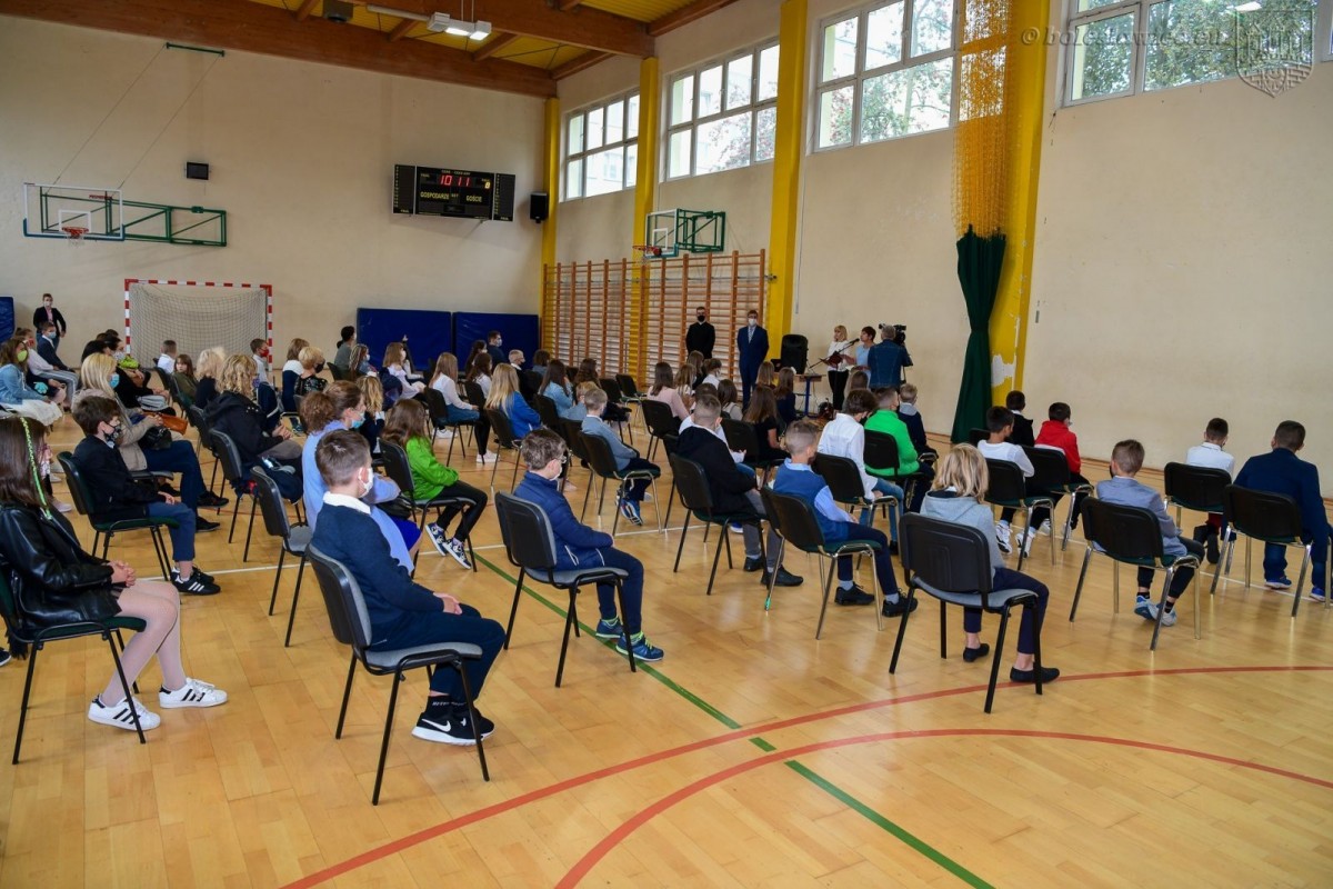 Rozpoczęcie roku szkolnego w SP nr 4 w Bolesławcu