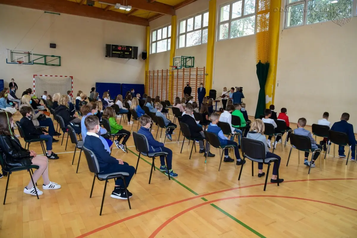 Rozpoczęcie roku szkolnego w SP nr 4 w Bolesławcu