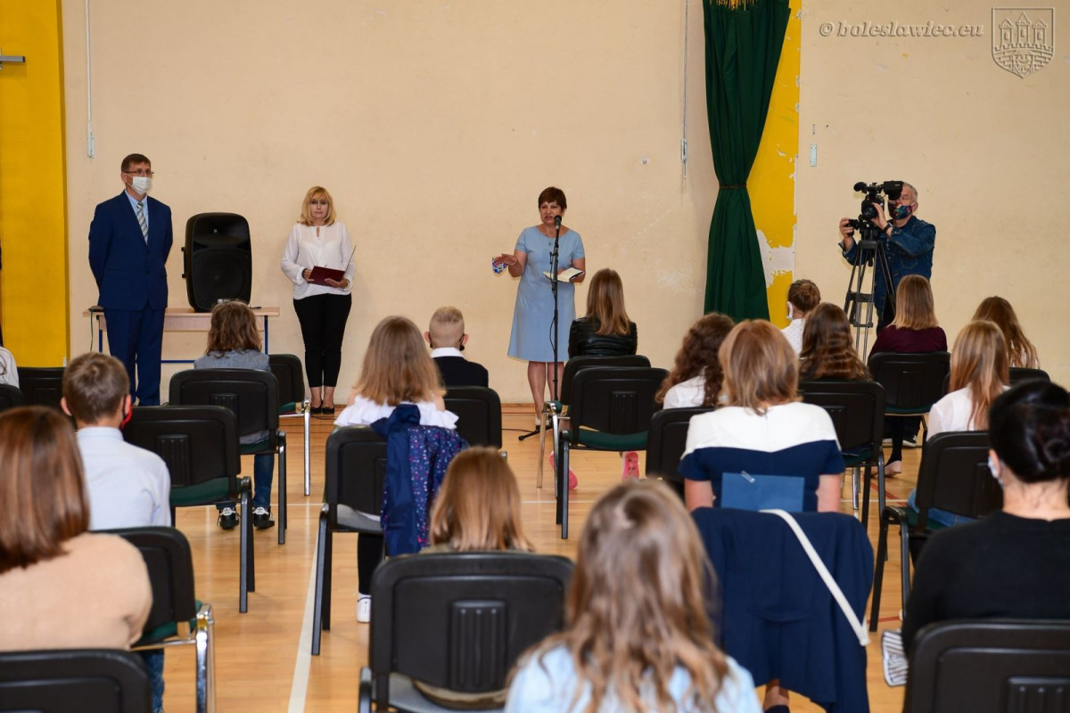 Rozpoczęcie roku szkolnego w SP nr 4 w Bolesławcu