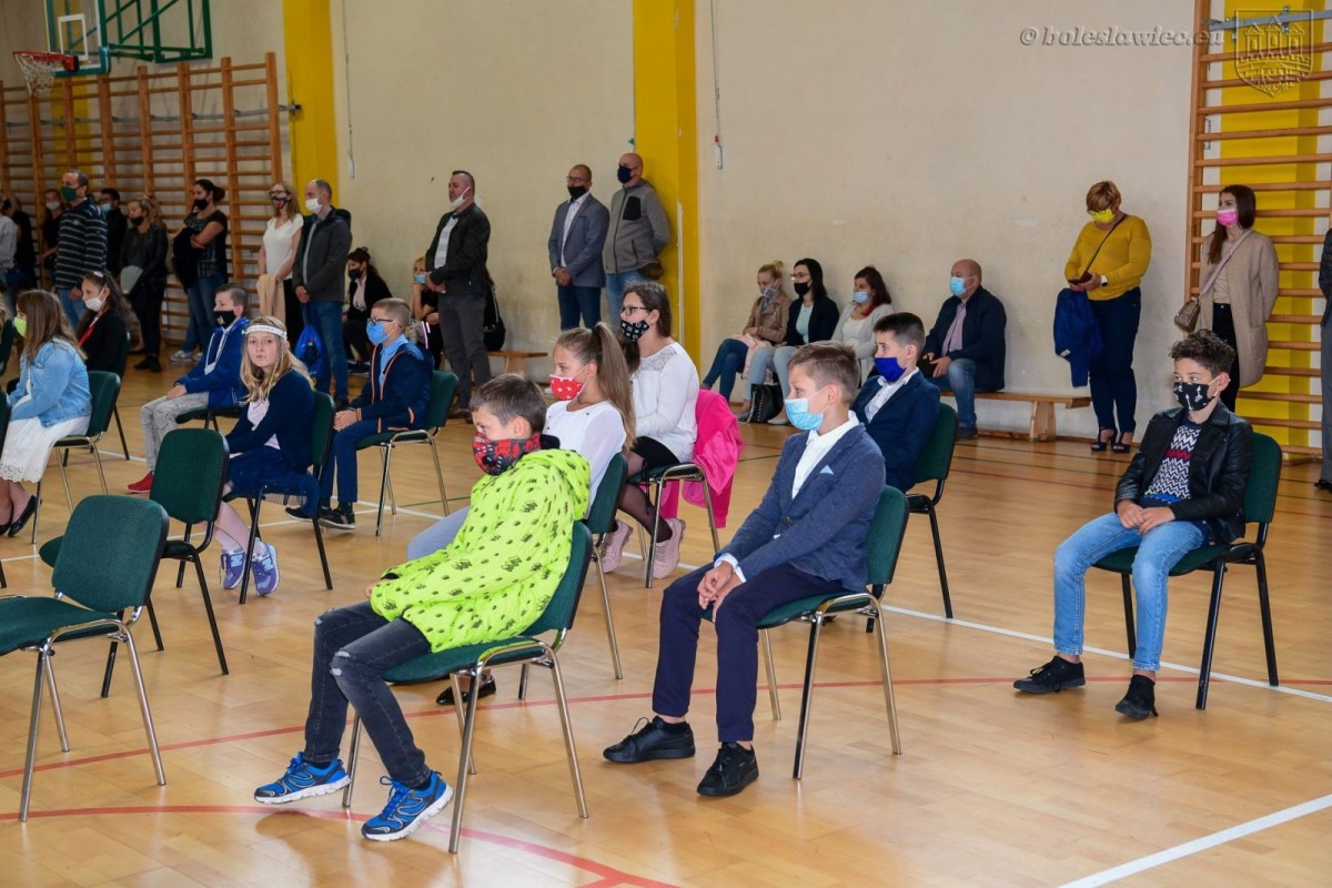 Rozpoczęcie roku szkolnego w SP nr 4 w Bolesławcu