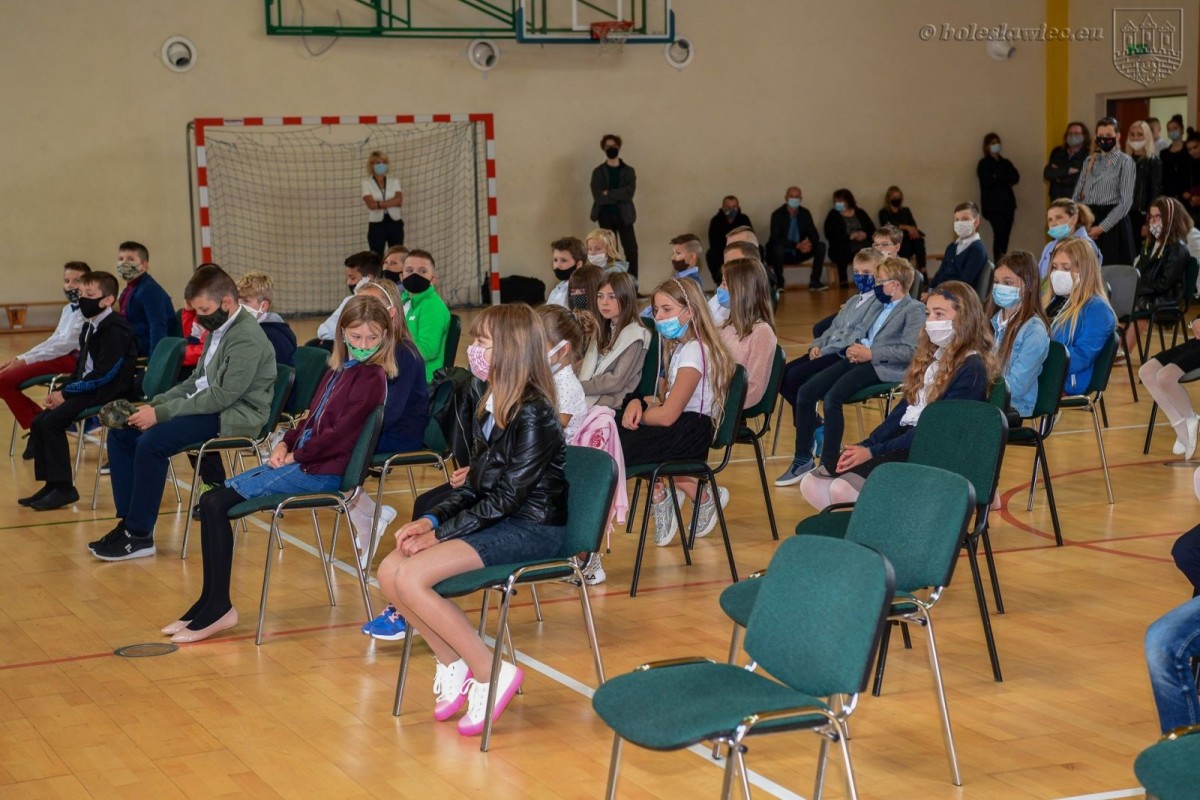 Rozpoczęcie roku szkolnego w SP nr 4 w Bolesławcu