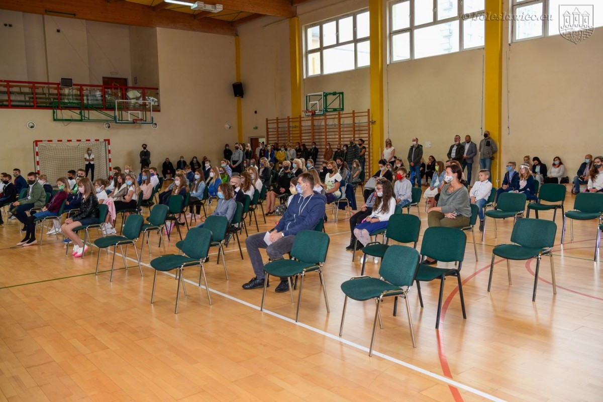 Rozpoczęcie roku szkolnego w SP nr 4 w Bolesławcu