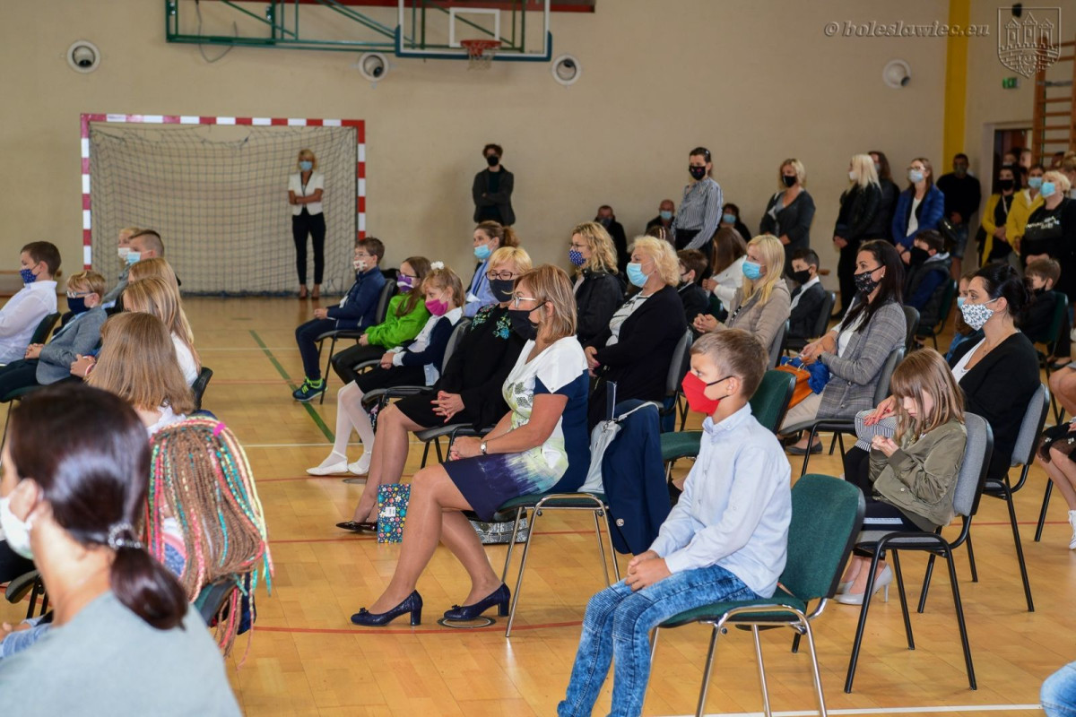 Rozpoczęcie roku szkolnego w SP nr 4 w Bolesławcu