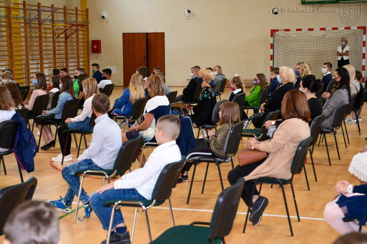 Rozpoczęcie roku szkolnego w SP nr 4 w Bolesławcu