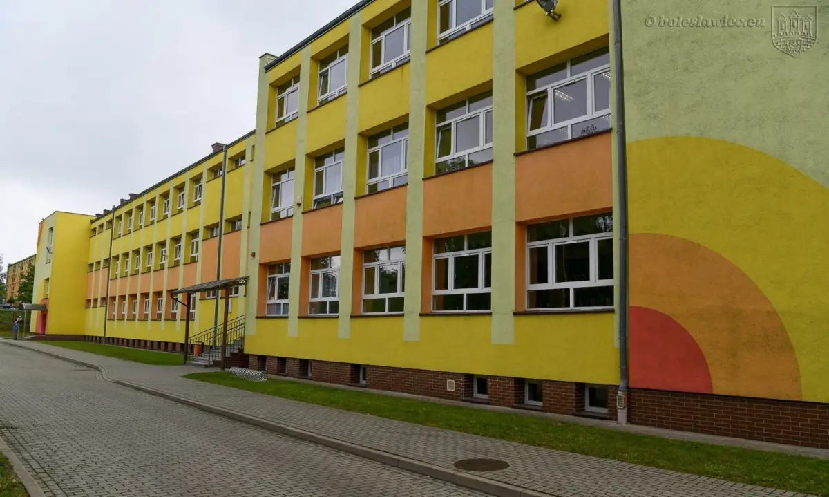 Rozpoczęcie roku szkolnego w SP nr 4 w Bolesławcu