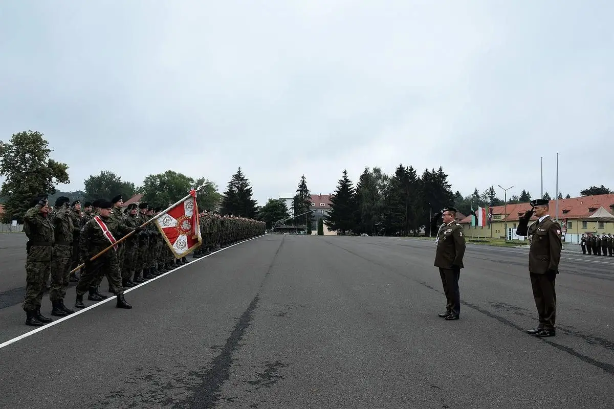 Uroczystość objęcia obowiązków dowódcy 23 Śląskiego Pułku Artylerii w Bolesławcu przez płka Marka Wasielewskiego