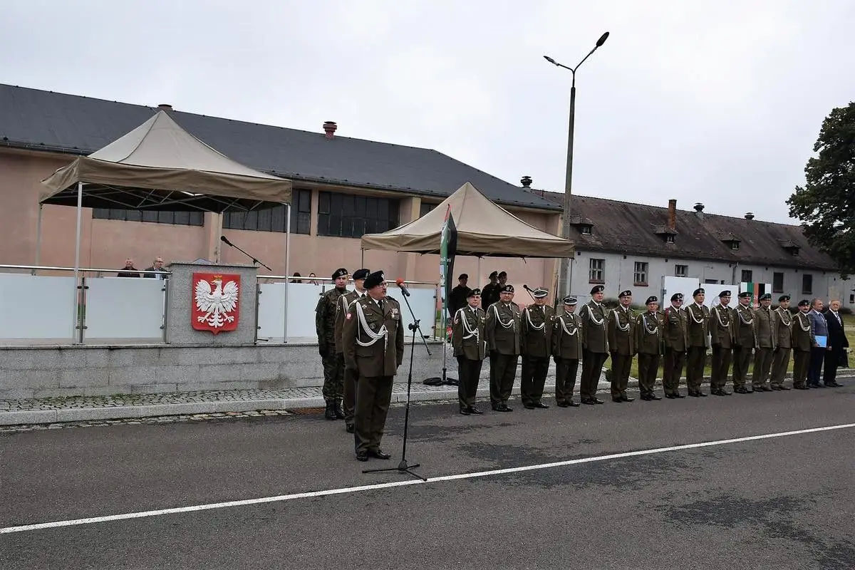 Uroczystość objęcia obowiązków dowódcy 23 Śląskiego Pułku Artylerii w Bolesławcu przez płka Marka Wasielewskiego