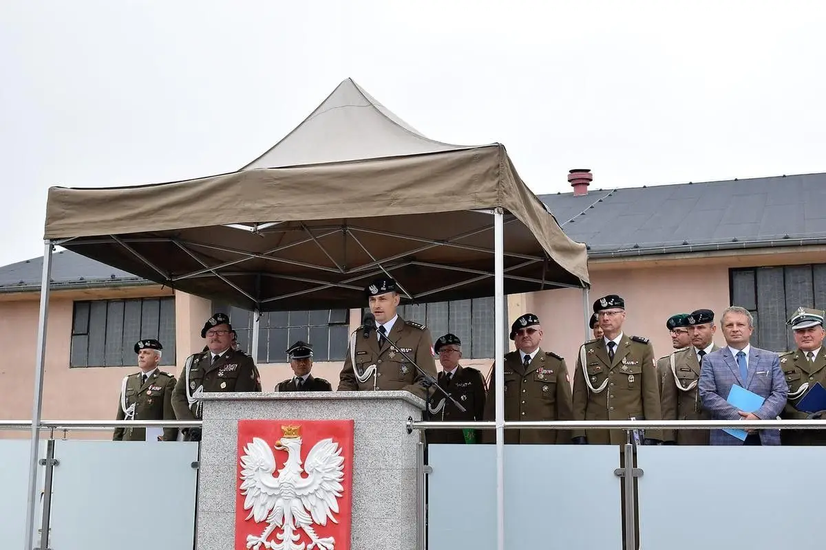 Uroczystość objęcia obowiązków dowódcy 23 Śląskiego Pułku Artylerii w Bolesławcu przez płka Marka Wasielewskiego