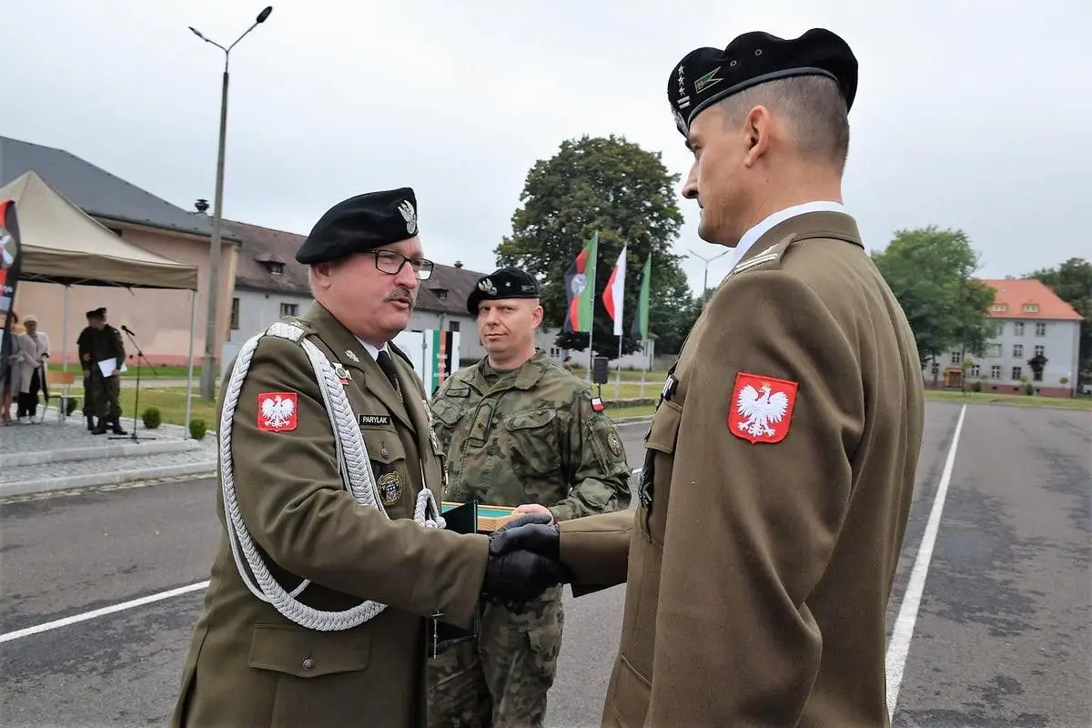 Uroczystość objęcia obowiązków dowódcy 23 Śląskiego Pułku Artylerii w Bolesławcu przez płka Marka Wasielewskiego