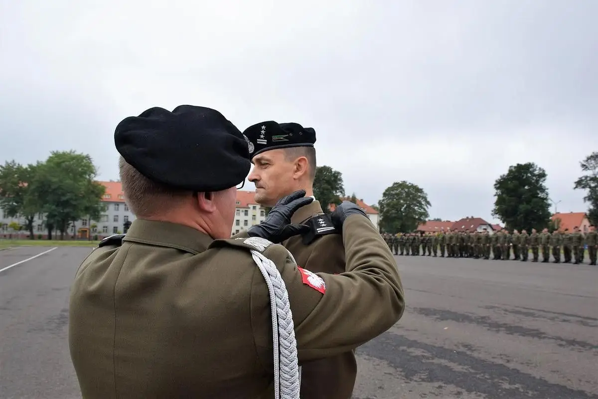 Uroczystość objęcia obowiązków dowódcy 23 Śląskiego Pułku Artylerii w Bolesławcu przez płka Marka Wasielewskiego