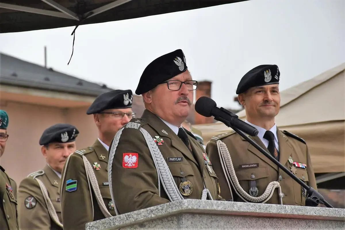Uroczystość objęcia obowiązków dowódcy 23 Śląskiego Pułku Artylerii w Bolesławcu przez płka Marka Wasielewskiego