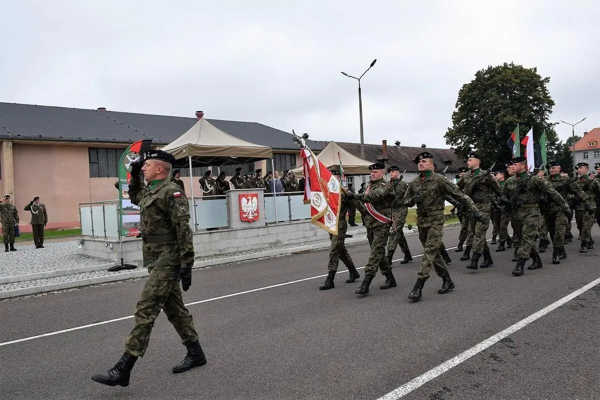 Uroczystość objęcia obowiązków dowódcy 23 Śląskiego Pułku Artylerii w Bolesławcu przez płka Marka Wasielewskiego