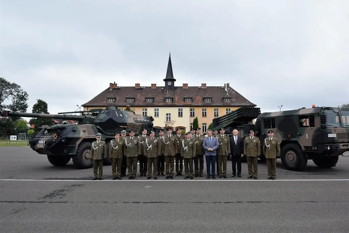Uroczystość objęcia obowiązków dowódcy 23 Śląskiego Pułku Artylerii w Bolesławcu przez płka Marka Wasielewskiego