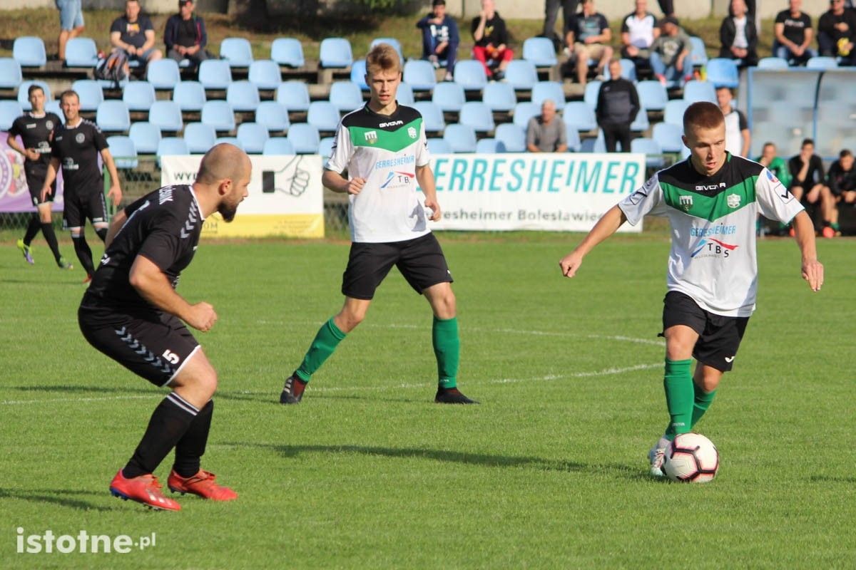 Wielkie emocje przy Spółdzielczej. BKS wygrywa z Leśnikiem w pucharze