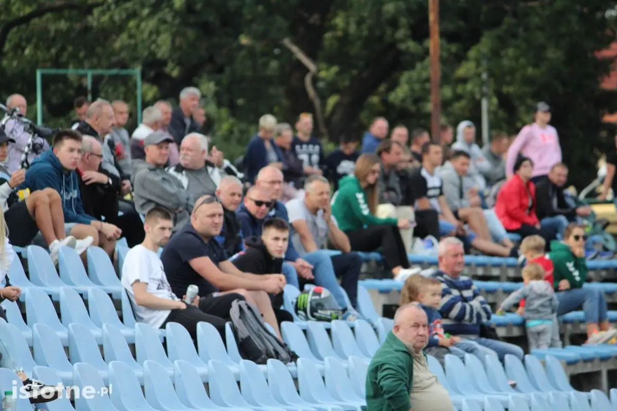 Wielkie emocje przy Spółdzielczej. BKS wygrywa z Leśnikiem w pucharze