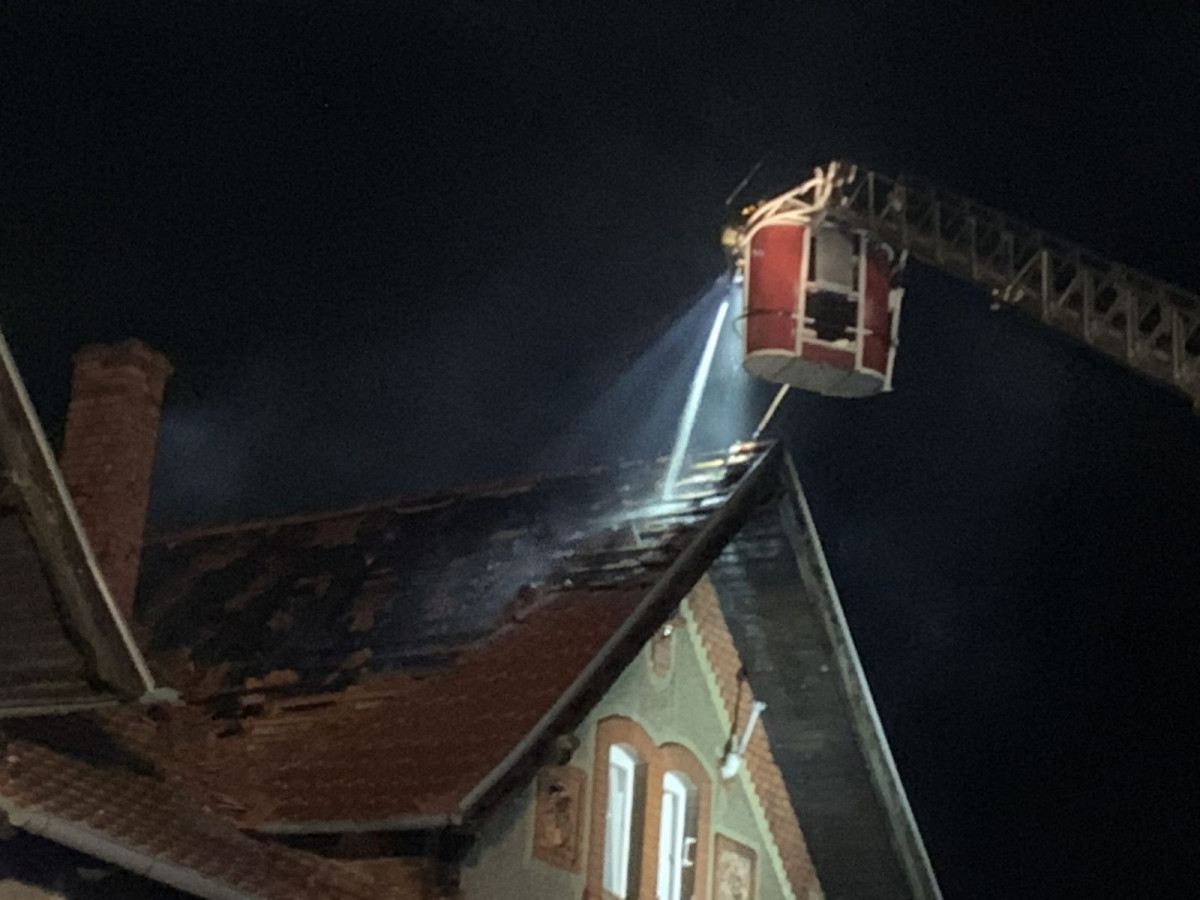 Pożar budynku wielorodzinnego w Czernej (gmina Nowogrodziec, powiat bolesławiecki)