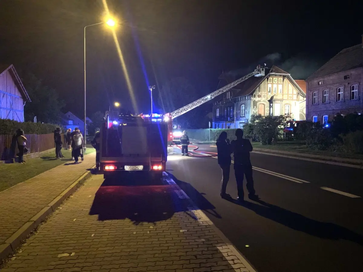 Pożar budynku wielorodzinnego w Czernej (gmina Nowogrodziec, powiat bolesławiecki)
