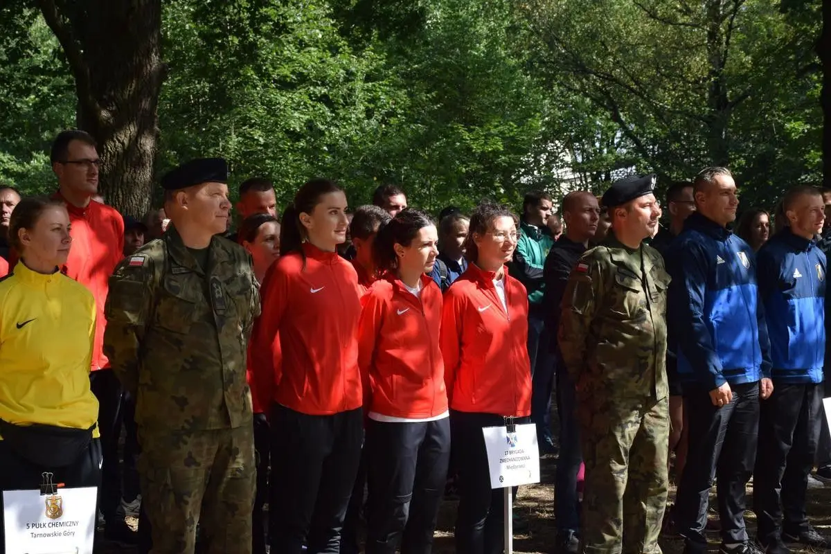 Żołnierze na zawodach przełajowych