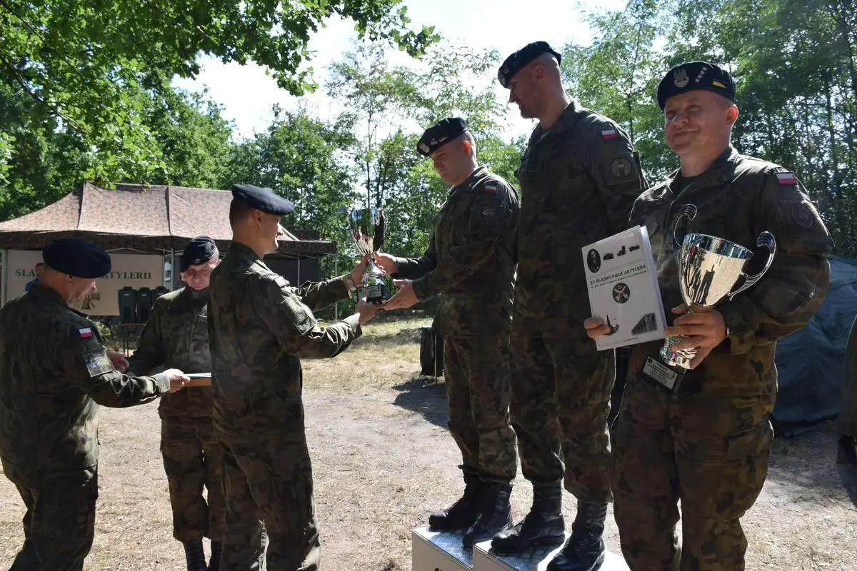 Żołnierze na zawodach przełajowych