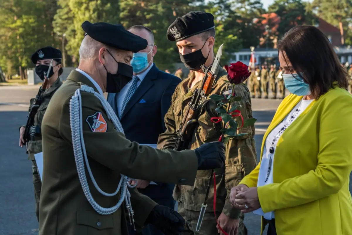 Uroczysta przysięga żołnierzy w 10 Brygadzie Kawalerii Pancernej w Świętoszowie (gmina Osiecznica, powiat bolesławiecki)