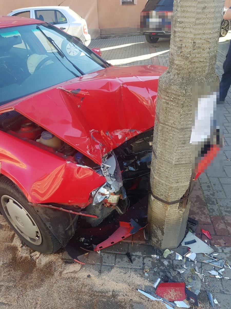 Auto rozbite po pościgu i podejrzany