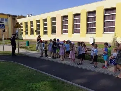 Zajęcia dla przedszkolaków w miasteczku ruchu drogowego w Bolesławcu