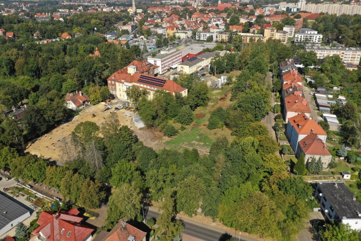 Budowa szpitala dla zakażonych koronawirusem w Bolesławcu