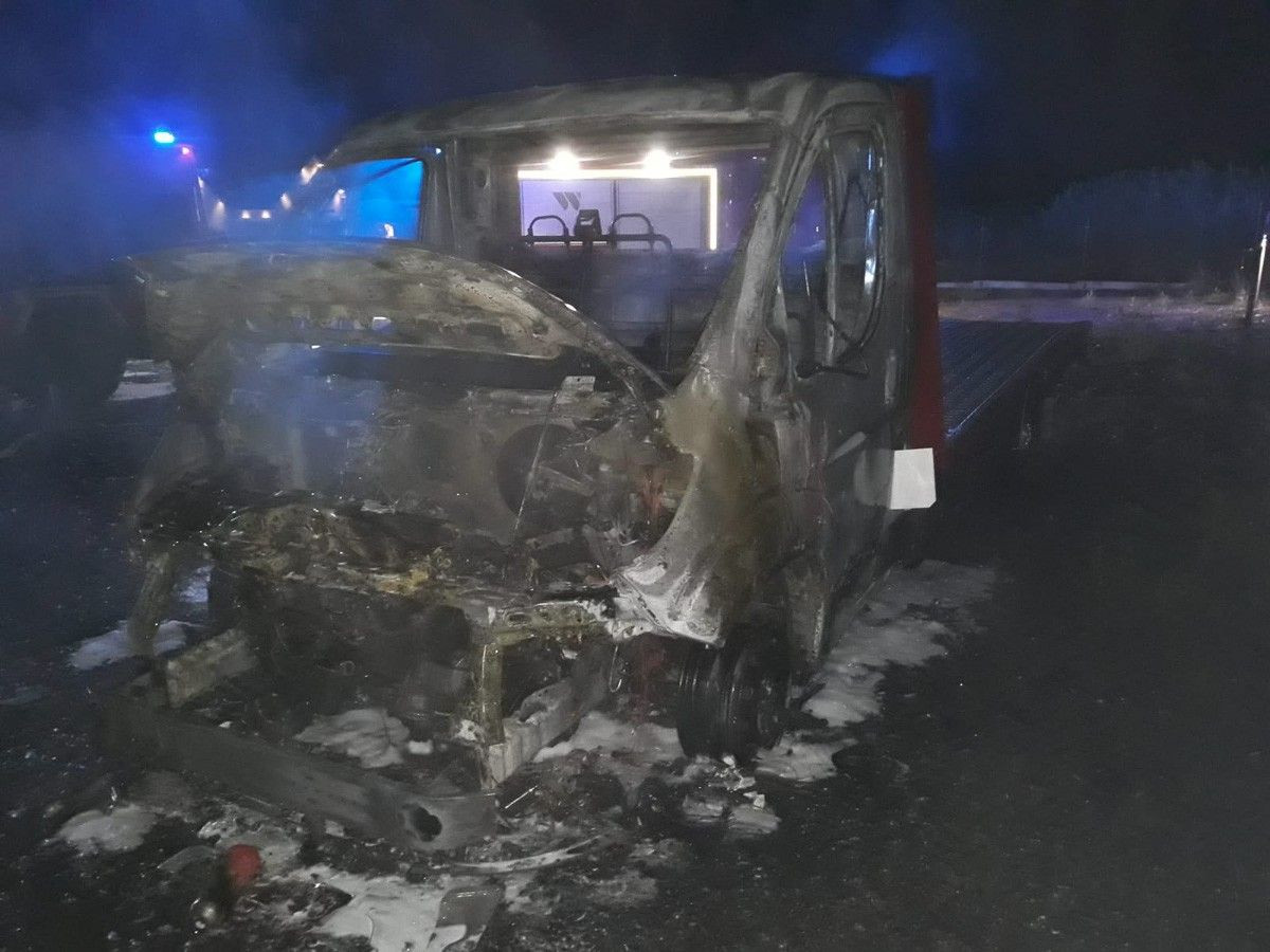 Pożar dwóch pojazdów w Zebrzydowej (gmina Nowogrodziec, powiat bolesławiecki)