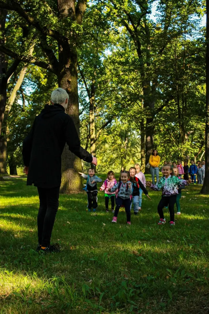 Ponad 120 przedszkolaków powitało jesień na Bobrowej ścieżce