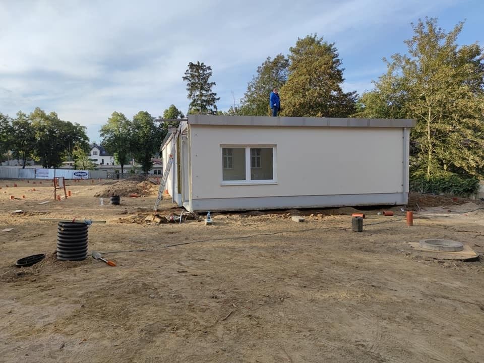 Bolesławiecki szpital rośnie w oczach. Pierwsze moduły już są