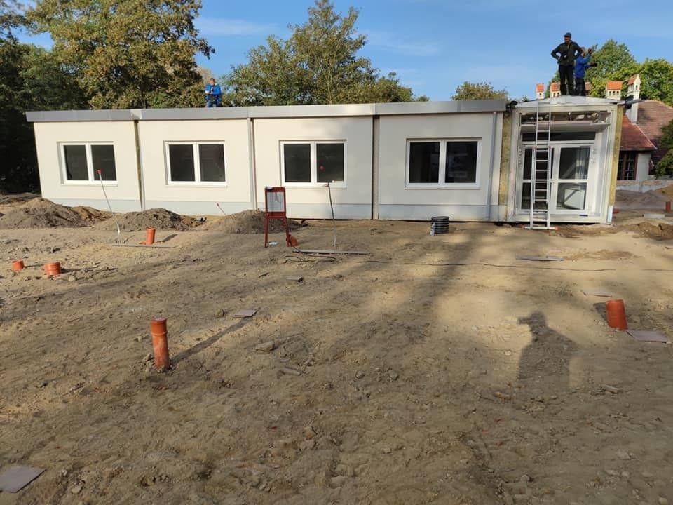 Bolesławiecki szpital rośnie w oczach. Pierwsze moduły już są