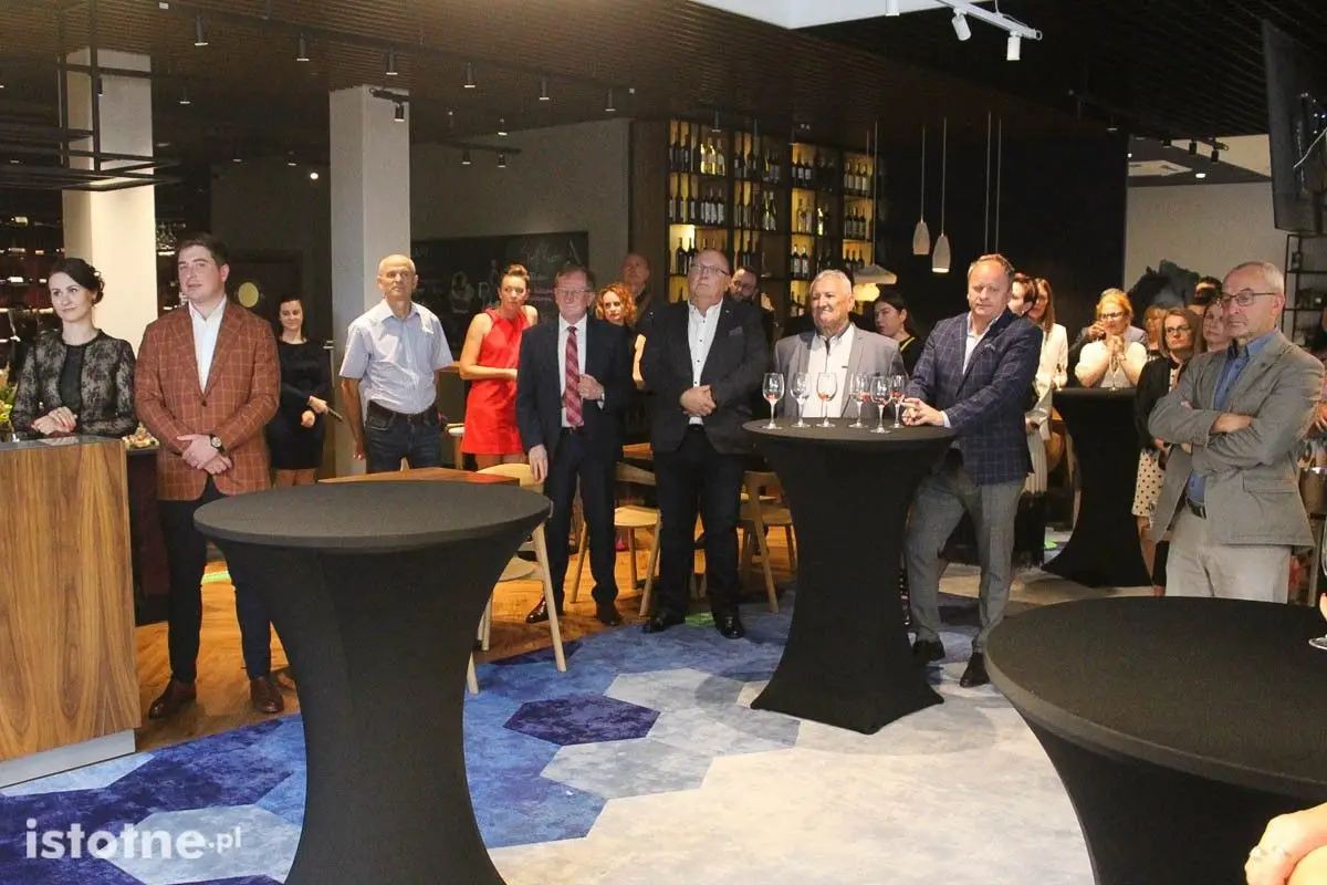 Hotel Ibis, Restauracja Winestone i Kręgielnia oficjalnie otwarte