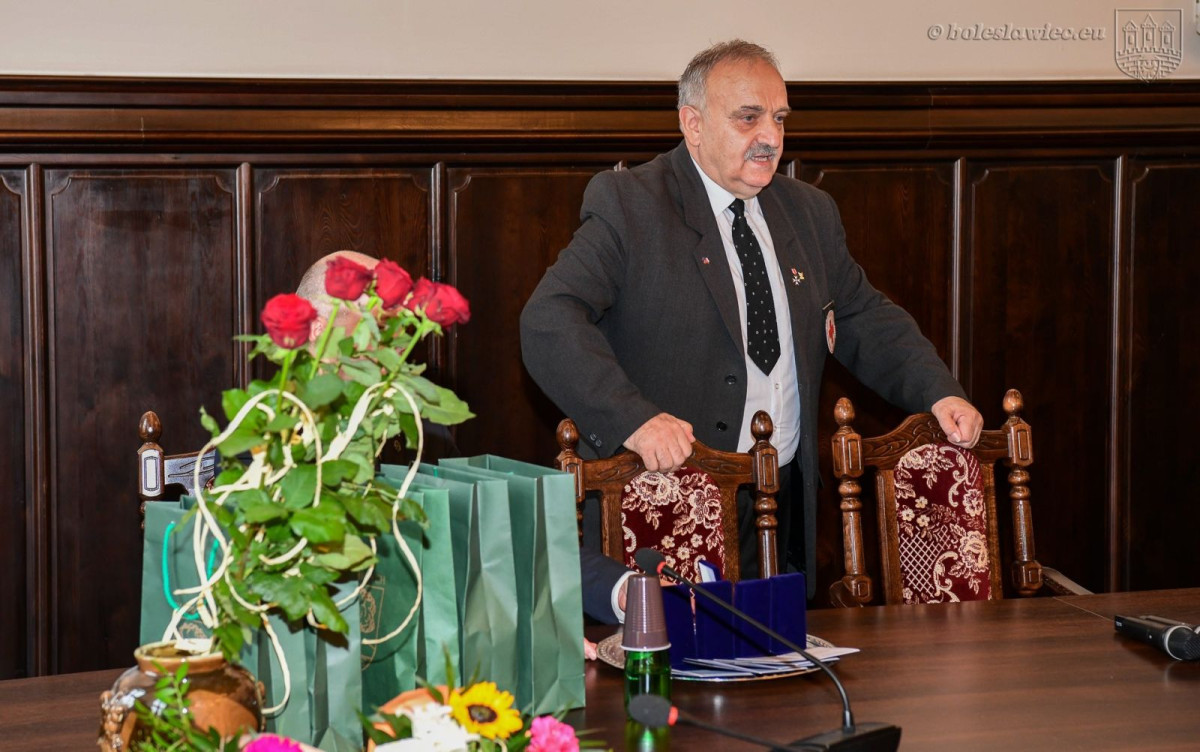 Wręczenie odznaczeń Honorowym Dawcom Krwi w Sali Rajców w bolesławieckim ratuszu