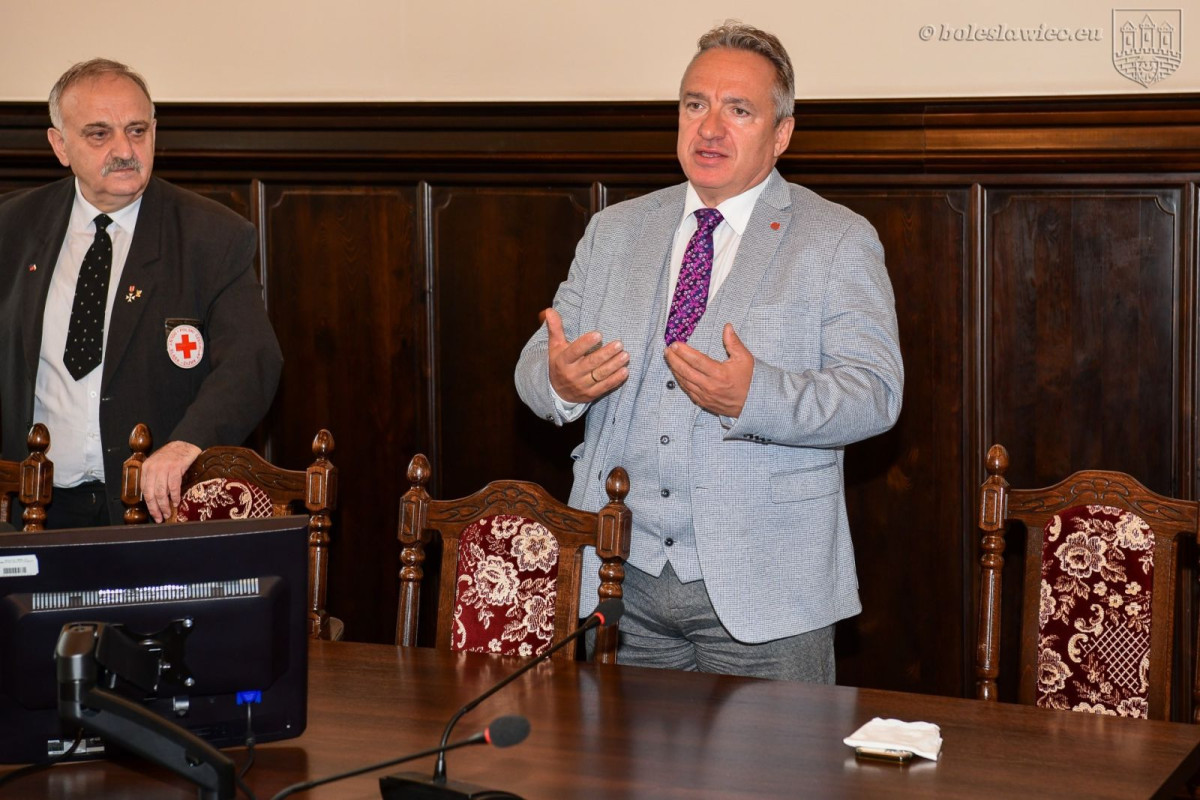 Wręczenie odznaczeń Honorowym Dawcom Krwi w Sali Rajców w bolesławieckim ratuszu