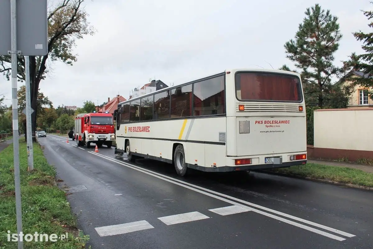 Zderzenie autobusu PKS z samochodem osobowym