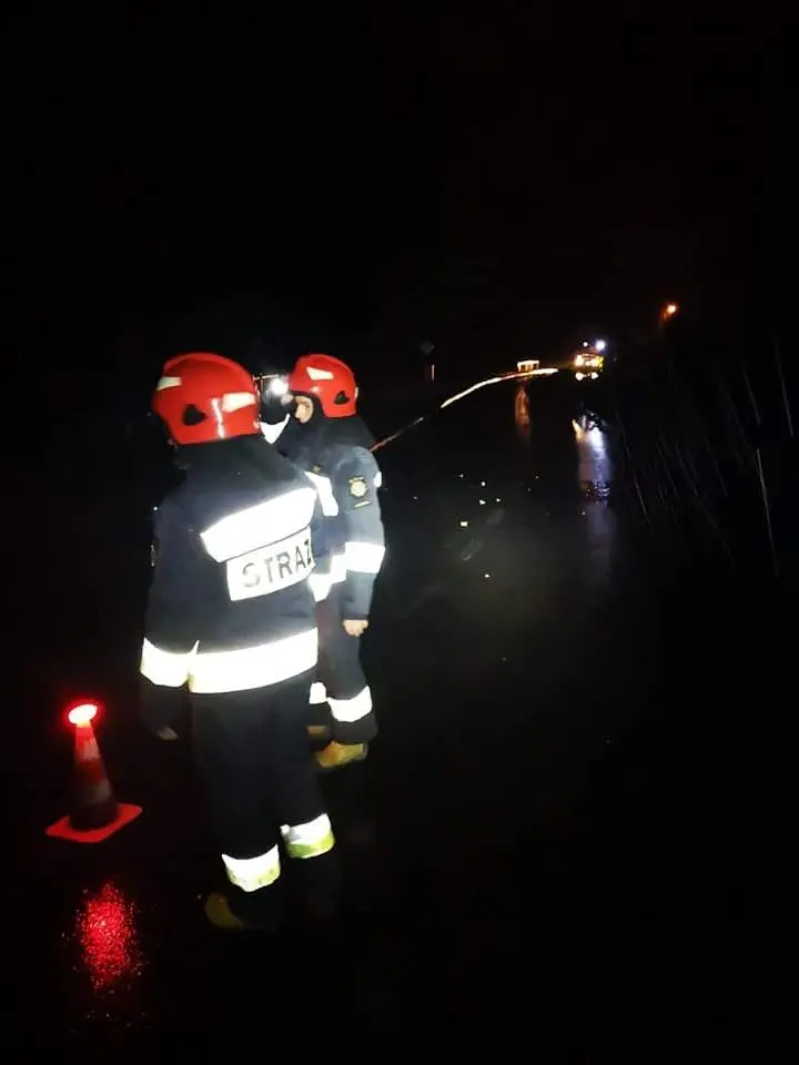 Nocna akcja straży w Krzyżowej