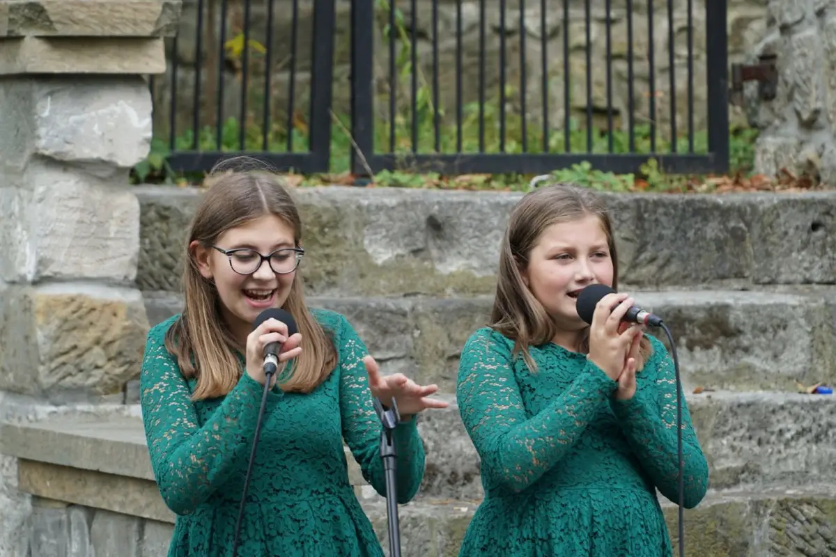 INIEMAMOCNE: czwartkowy koncert podokienny