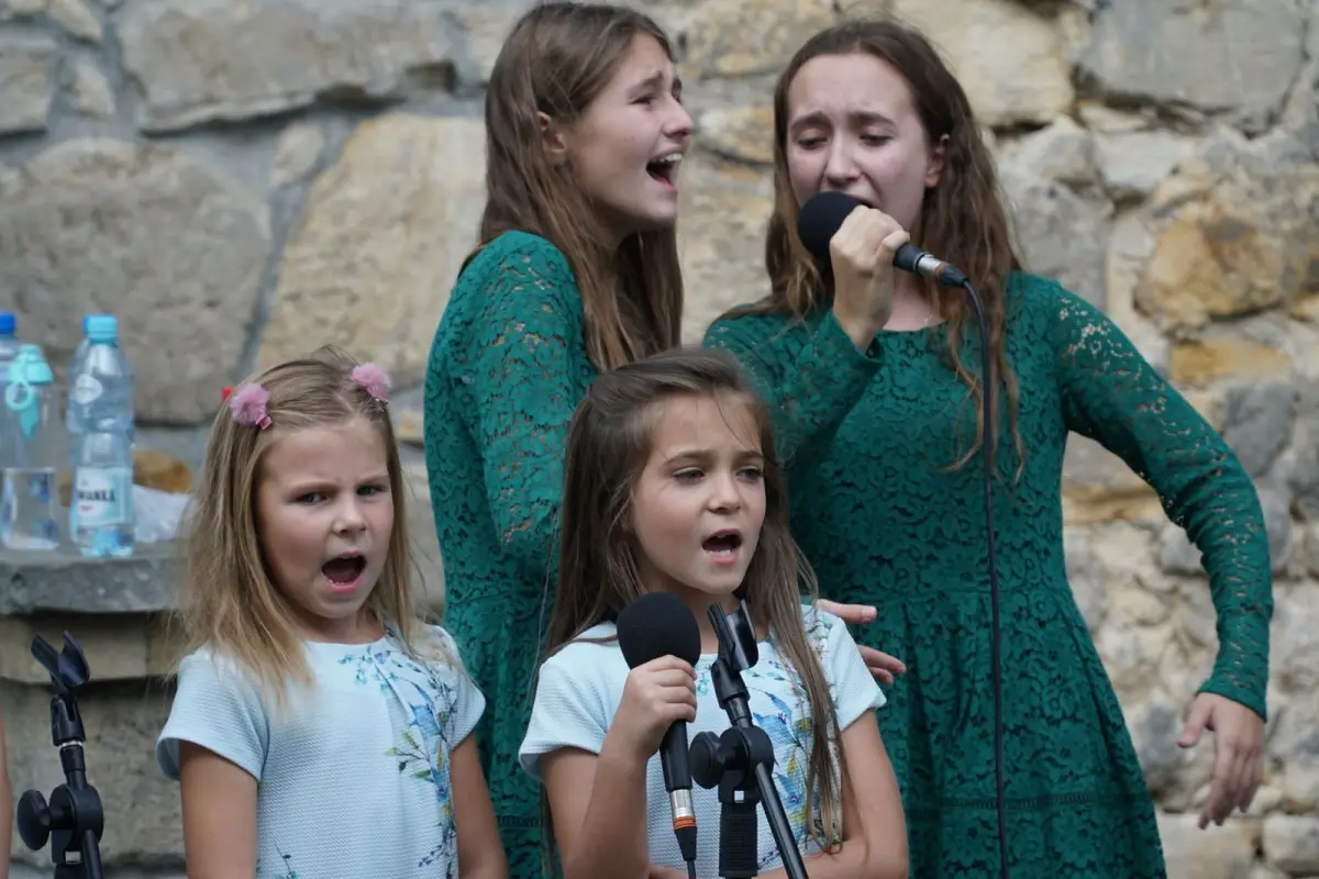 INIEMAMOCNE: czwartkowy koncert podokienny