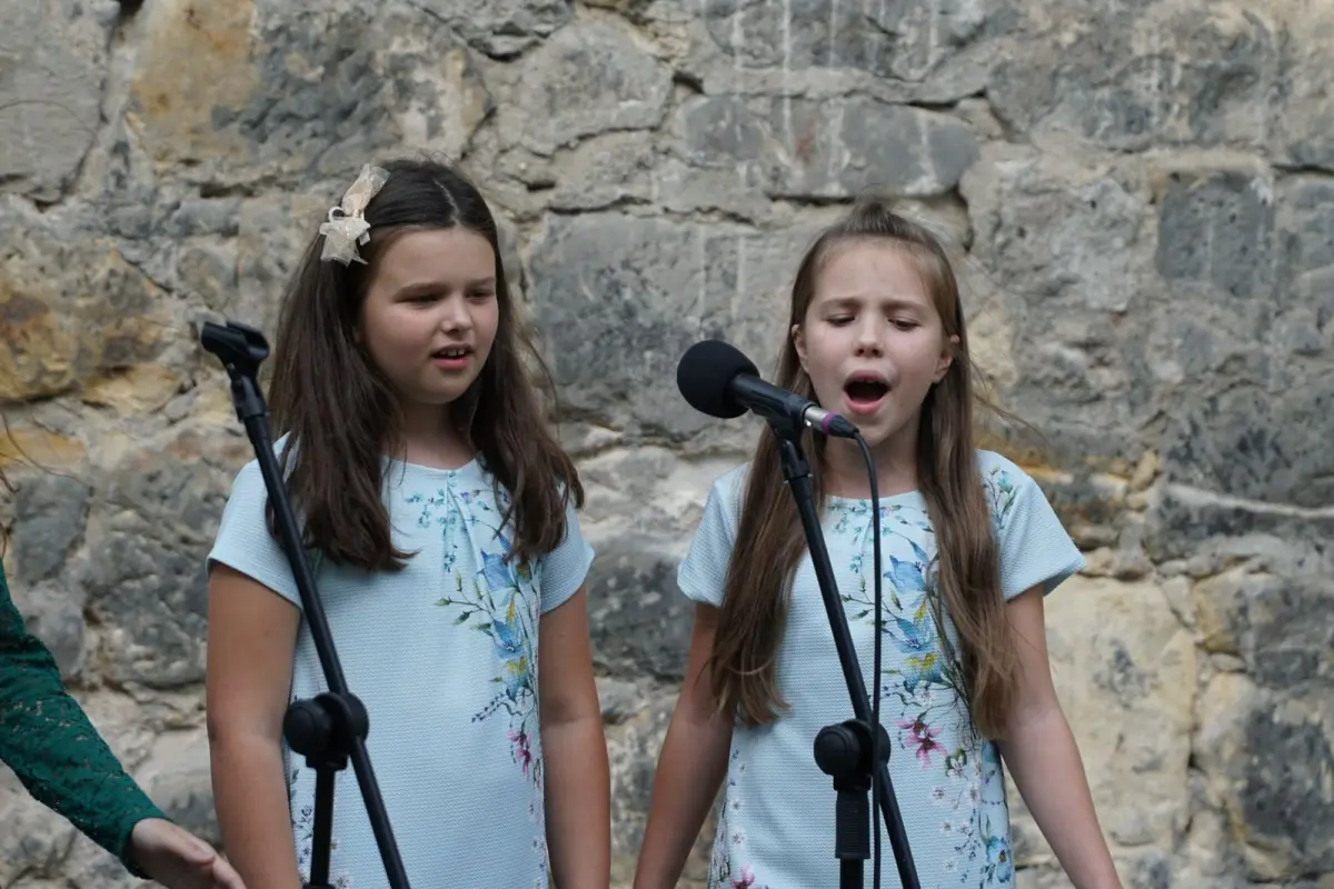 INIEMAMOCNE: czwartkowy koncert podokienny